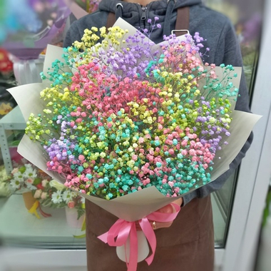 Букет с цветной гипсофилой