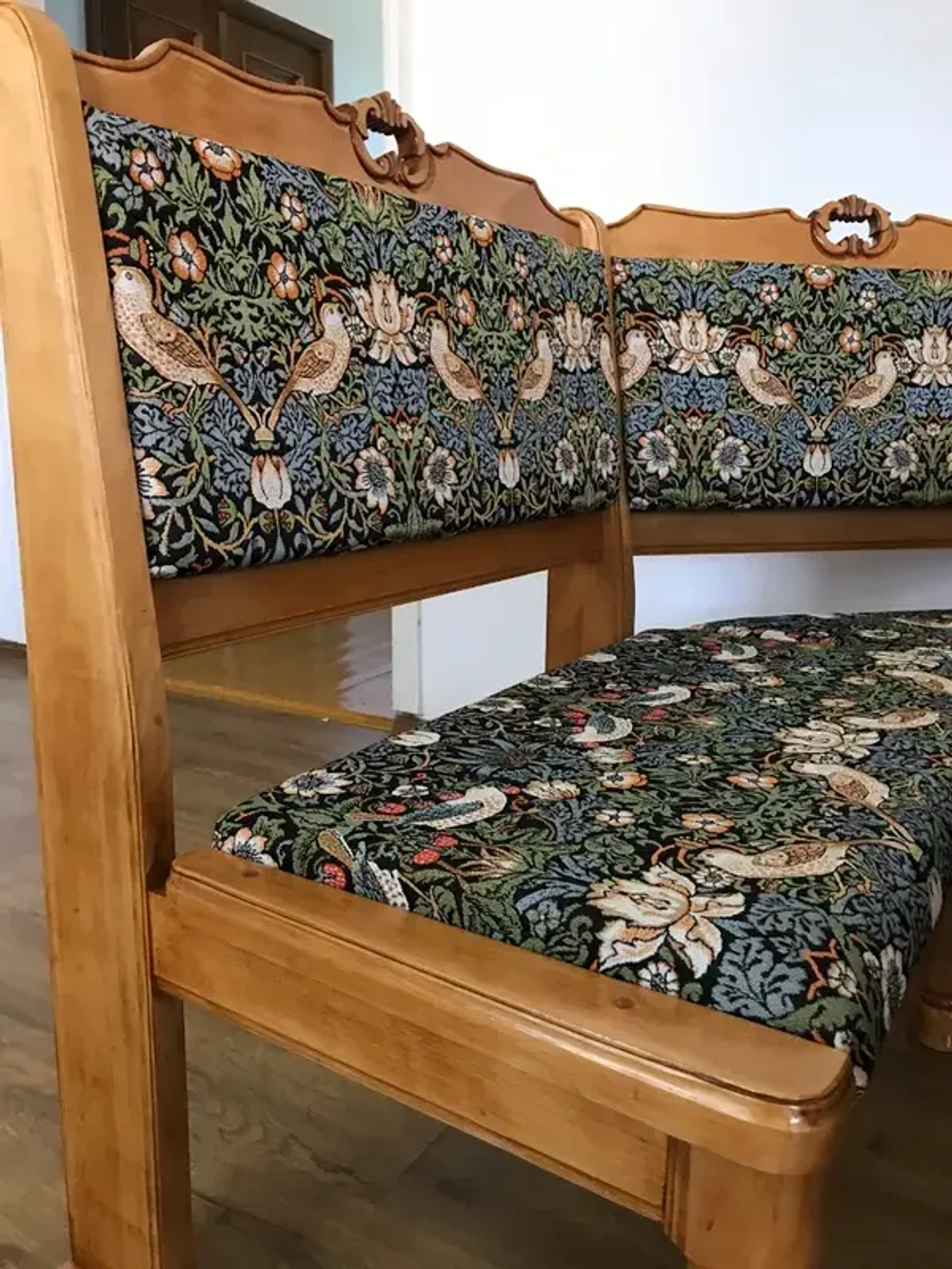 Гобеленовая ткань Земляничные воришки чёрный фон 175 см