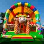 Коммерческий надувной батут «Страна Сафария 2» с крышей и двумя горками, 12*6*6 м
