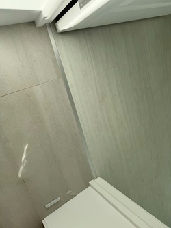 Алюминиевый порог для пола НЕПЛИНТУС UL20X6-01L Серебро матовое 20х6х2000 мм