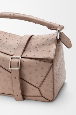 Loewe Маленькая сумка Puzzle Featherlight из страусиной кожи, серо-коричневый