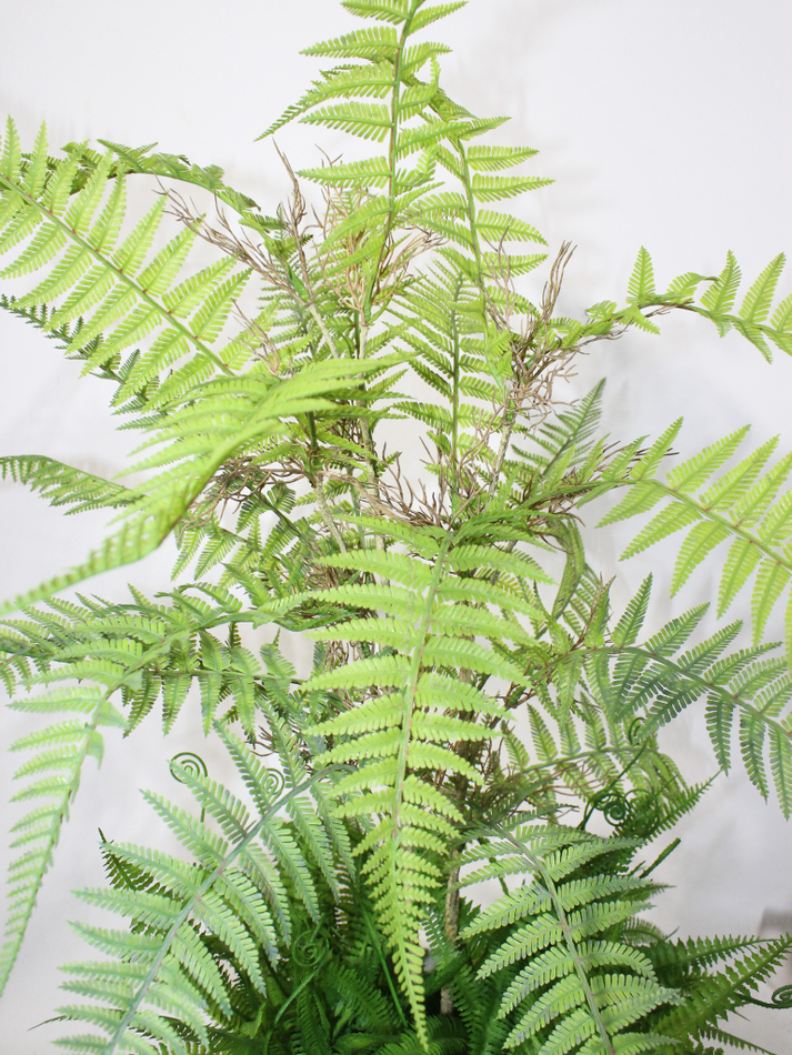 Искусственная композиция из зеленых папоротников 70см в светлом кашпо на ножках