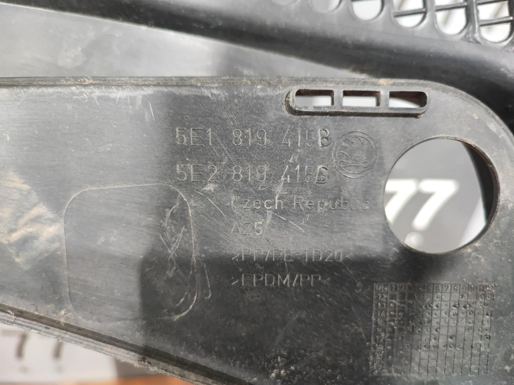 Жабо левая часть Skoda Octavia 3 (A7) 13-20 Б/У Оригинал 5E1819415B