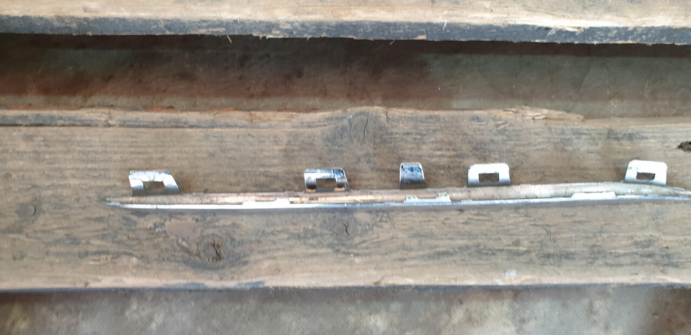 Молдинг решетки радиатора Mercedes V (W447) 14-нв Б/У Оригинал A4478880385