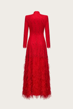 Платье из французского кружева, декорированное перьями, бисером и пайетками