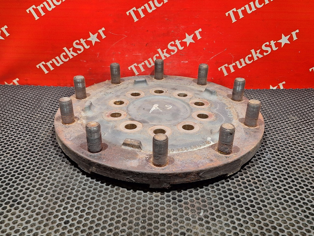 Фланец ступицы передней