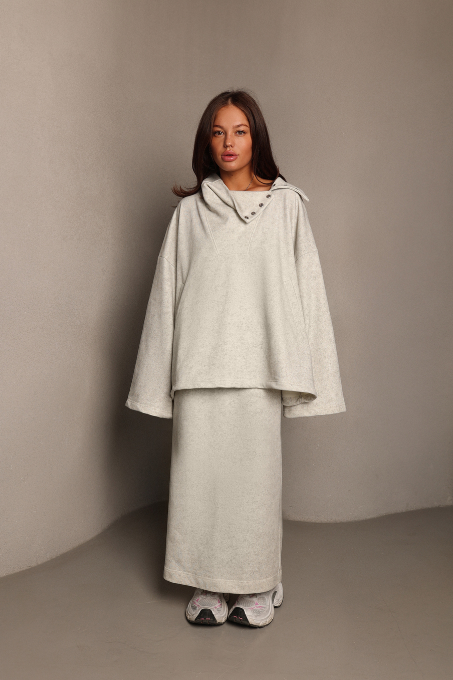 Свитшот с воротником на кнопках