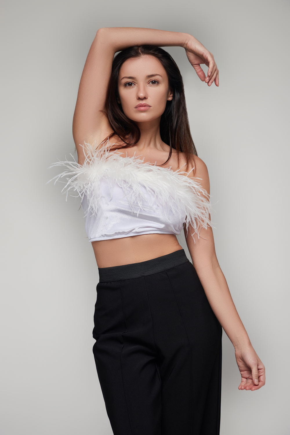 Топ из бархата с перьями