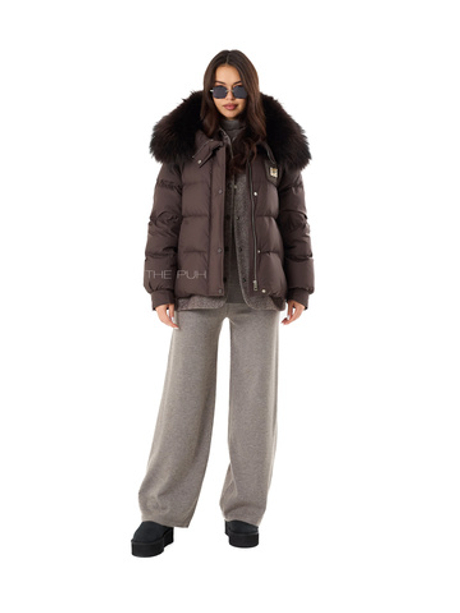 Шоколадный пуховик с комбинированной рубашкой и капюшоном