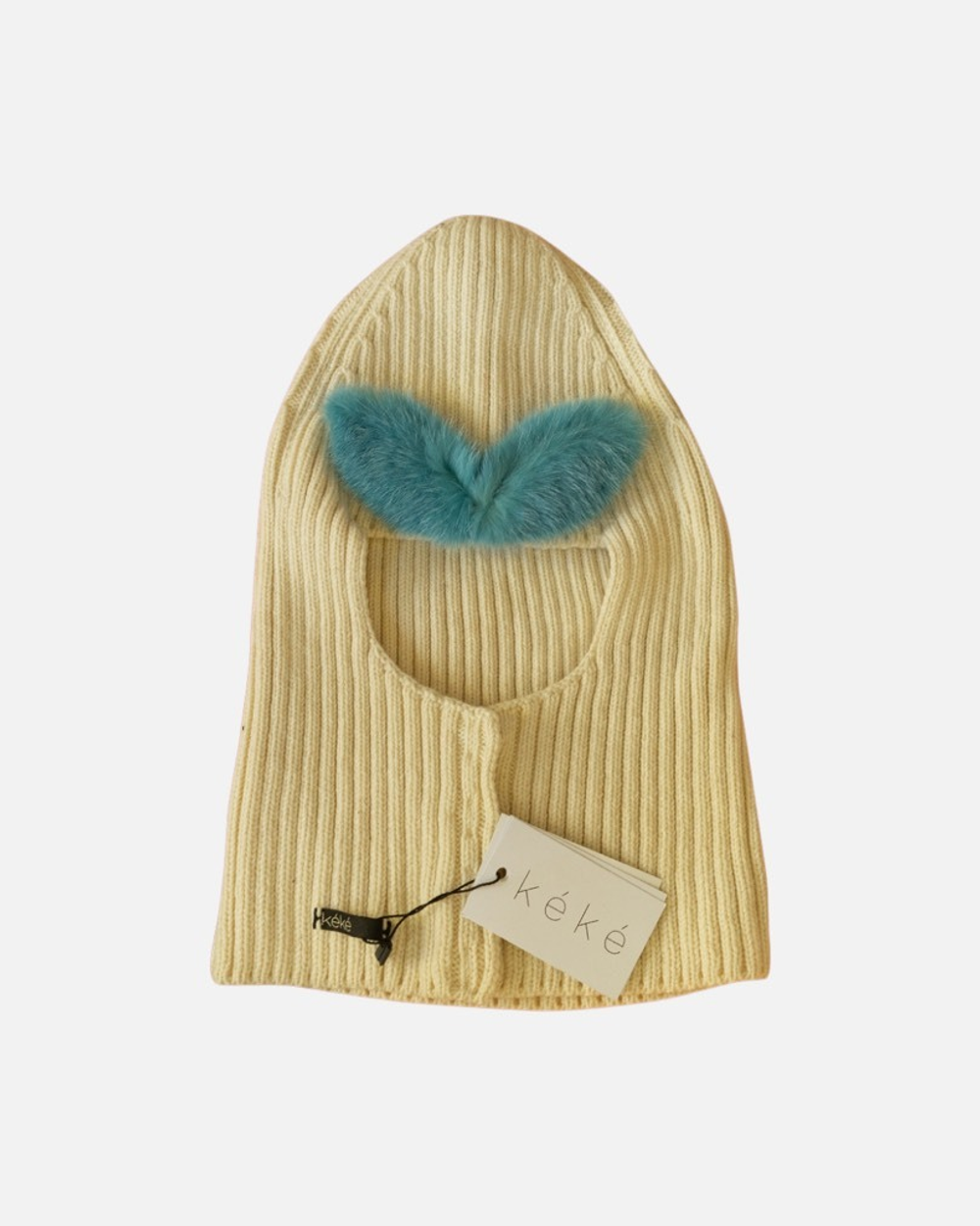 Молочная балаклава с голубыми бровями из меха норки