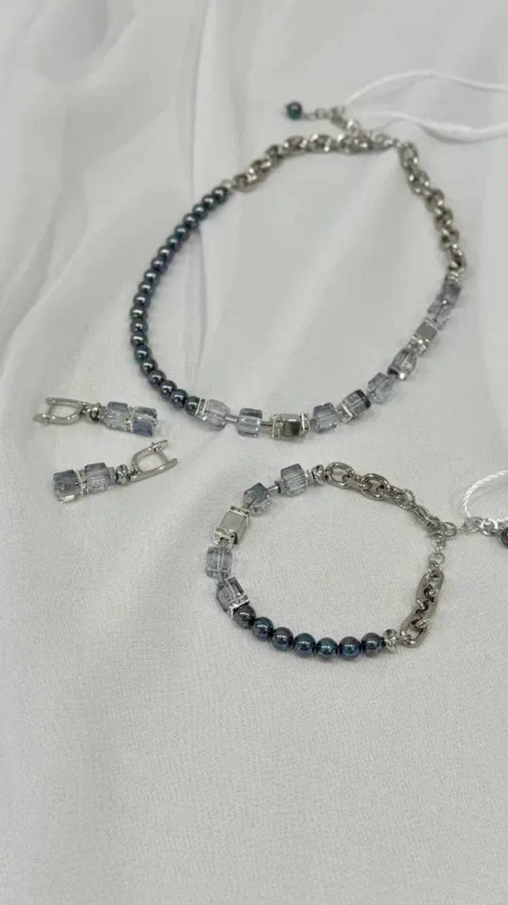 Серьги из серо-голубых кубиков Swarovski с гематитом и кристаллами, оттенок серебро