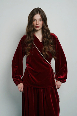 Рубашка на запах из бархата, "Вишневый пунш"