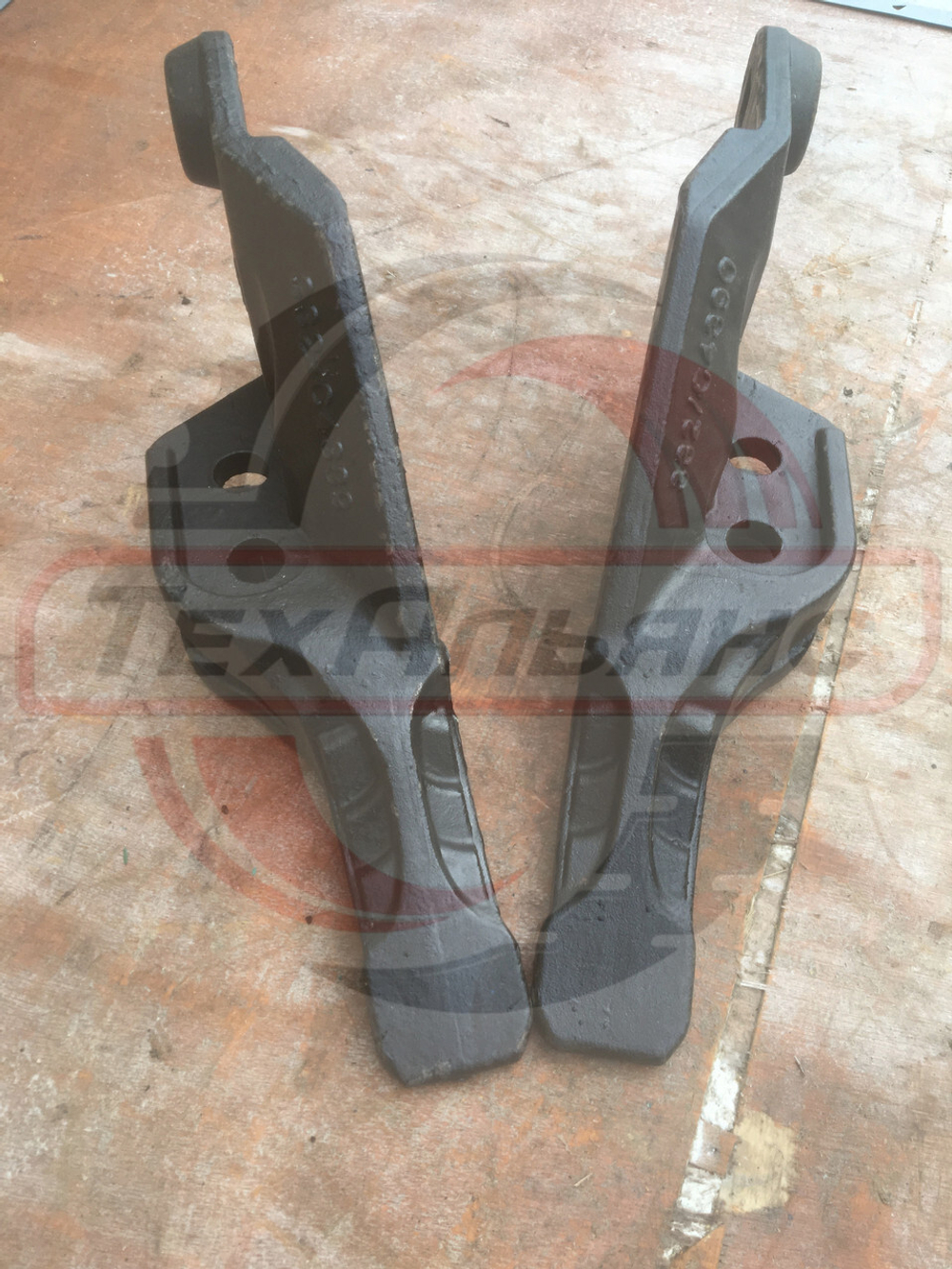 Зуб боковой левый усиленный E25 332/C4389