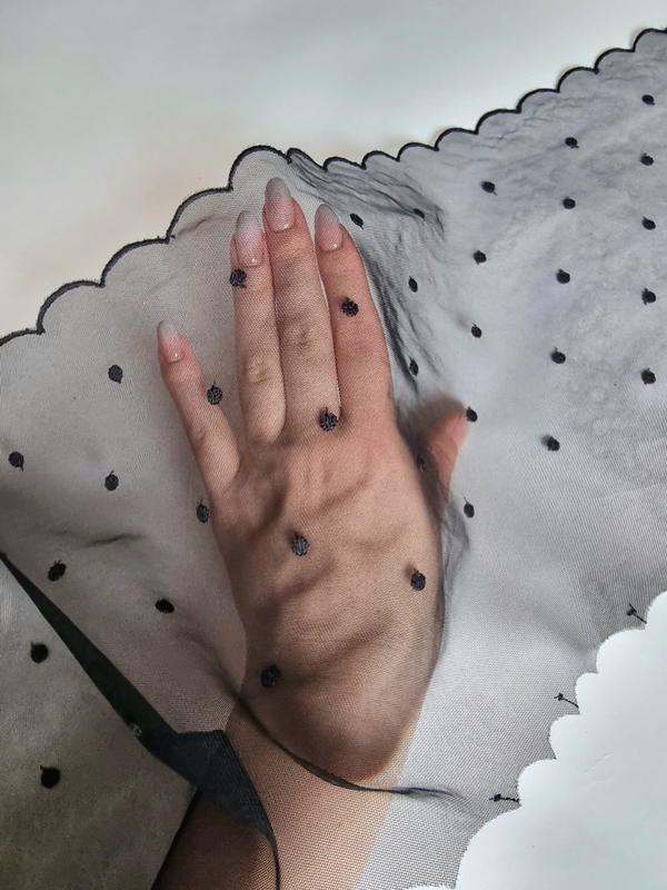 Вышивка на сетке чёрная в мушку К618