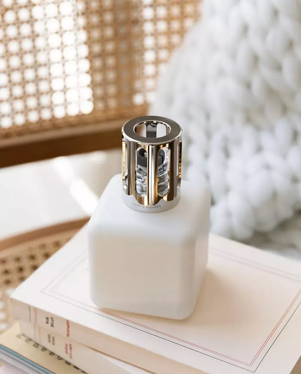Maison Berger Paris - Набор ароматических ламп White Cube + ароматическое масло Белый Мускус 250мл / артикул   4564  / GTIN 3127290045645