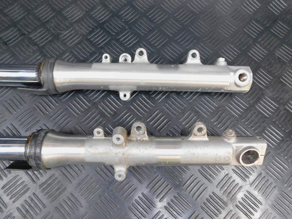 Перья вилки Yamaha XJR1300 RP03J 2005