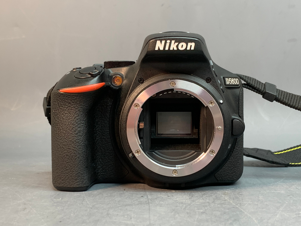 Nikon D5600 kit AF-P 18-55mm VR 2.800 кадров