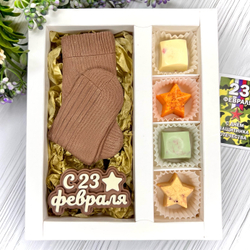 Шоколадный набор "С 23 февраля. Носки": 2 шоколадки и 4 конфеты ручной работы