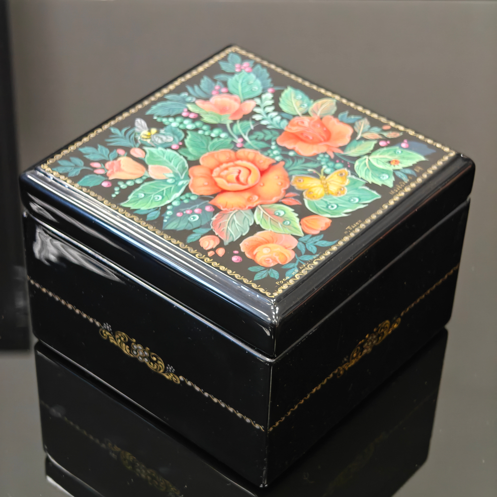 Шкатулка с росписью Палех "Розы"