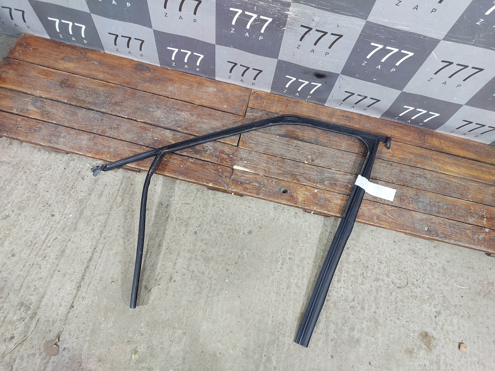 Уплoтнитeль cтeклa двepи пepeднeй пpaвoй Jaecoo J7 23-нв Б/У Оригинал 554001649AA