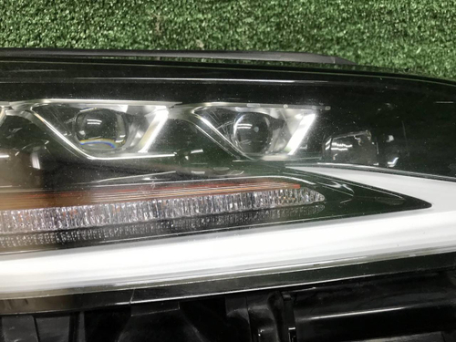 Битая Фара правая Lexus ES 7 (2018-2021) LED