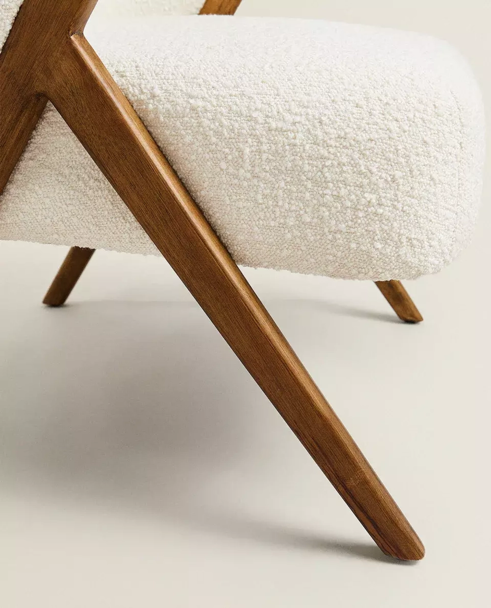 ZARA HOME КРЕСЛО С ОБИВКОЙ ИЗ ТКАНИ БУКЛЕ