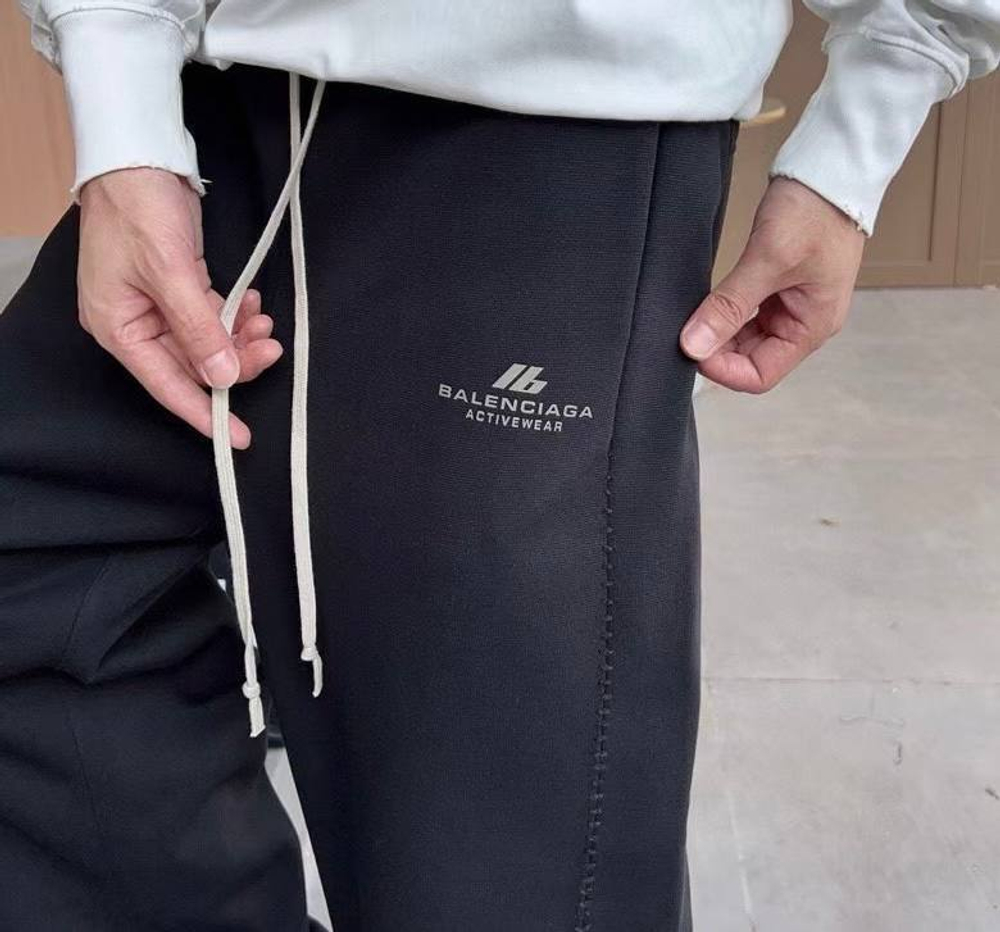 Спортивные штаны Balenciaga