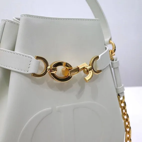Сумка Dior C'est Dior, модель среднего формата белый
