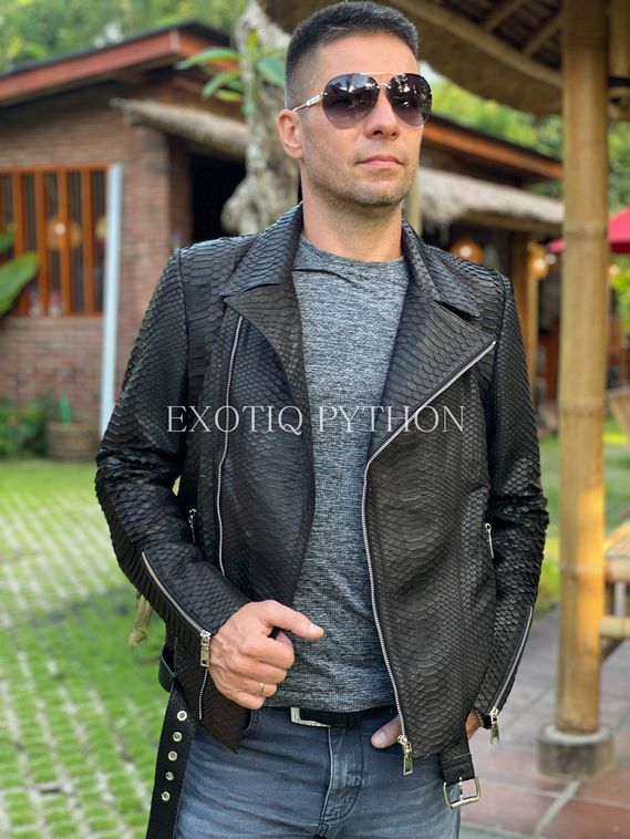 Мужская куртка косуха из черной кожи питона JT-114