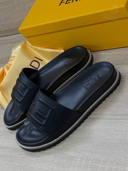 Шлепанцы/Тапочки Fendi