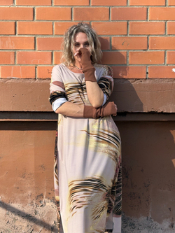 Платье / бочонок / трикотаж бежевый