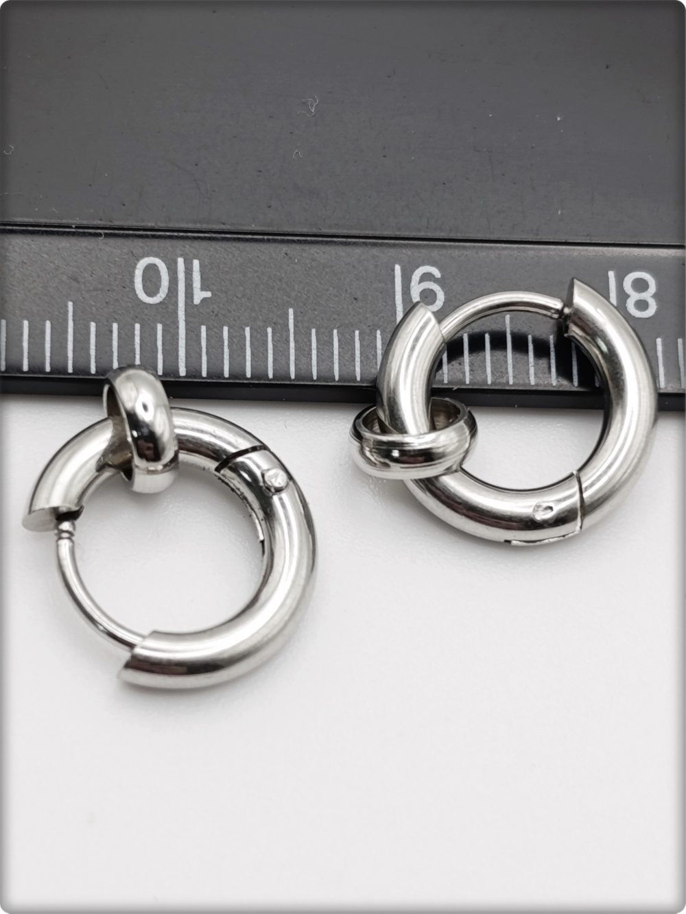 Серьги кольца для пирсинга ушей стальные.