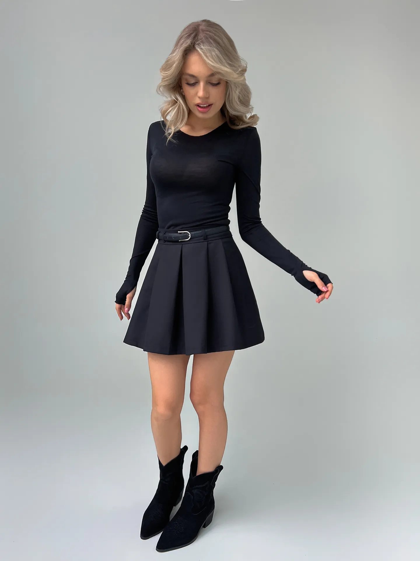 Юбка Yu Ze Fashion 2019322 однотонная короткая плиссированная