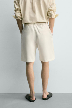 ZARA ШОРТЫ RELAXED FIT С БОКОВЫМИ СКЛАДКАМИ, ЖЕЛТОВАТО-БЕЛЫЙ