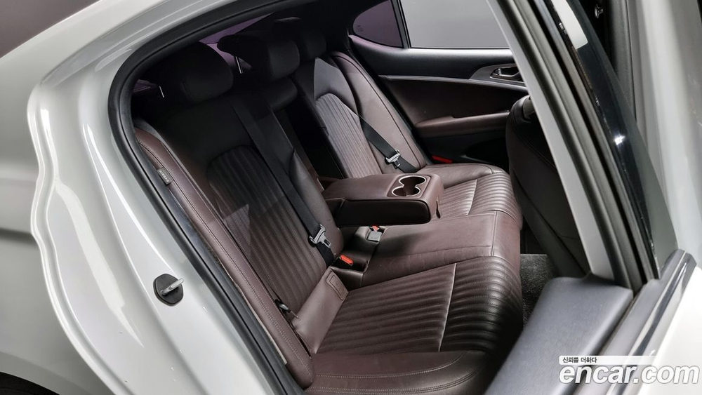 Genesis The New G70 Бензин 2.0T 4WD (03.2021)