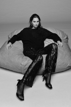 ZARA ТОЛСТОВКА ИЗ ОРГАНЗЫ С ЦВЕТОЧНЫМ ПРИНТОМ, ЧЕРНЫЙ