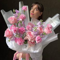 Авторский букет «Мур-Мур» пионовидные розы Пинк О` Хара, маттиола и гвоздика/ Цветы/ букет от RoseMarkt