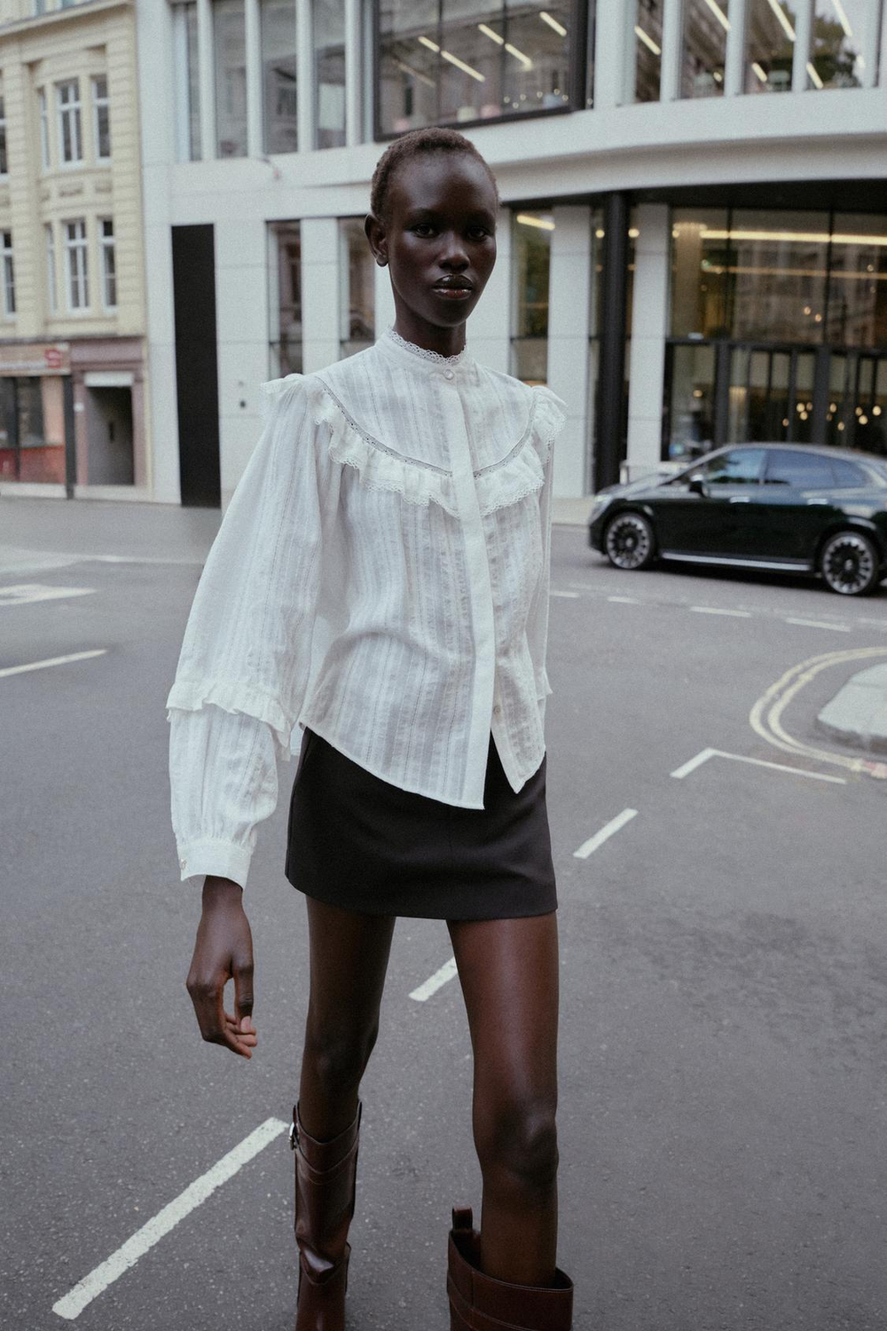 ZARA БЛУЗА С КРУЖЕВОМ И ВОЛАНАМИ, БЕЛЫЙ