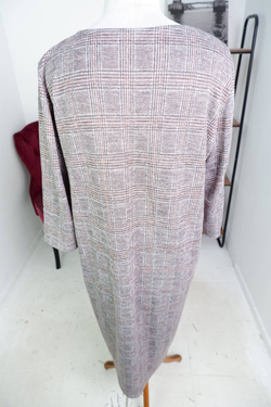 Платье для офисных будней, визуально на 52 размер