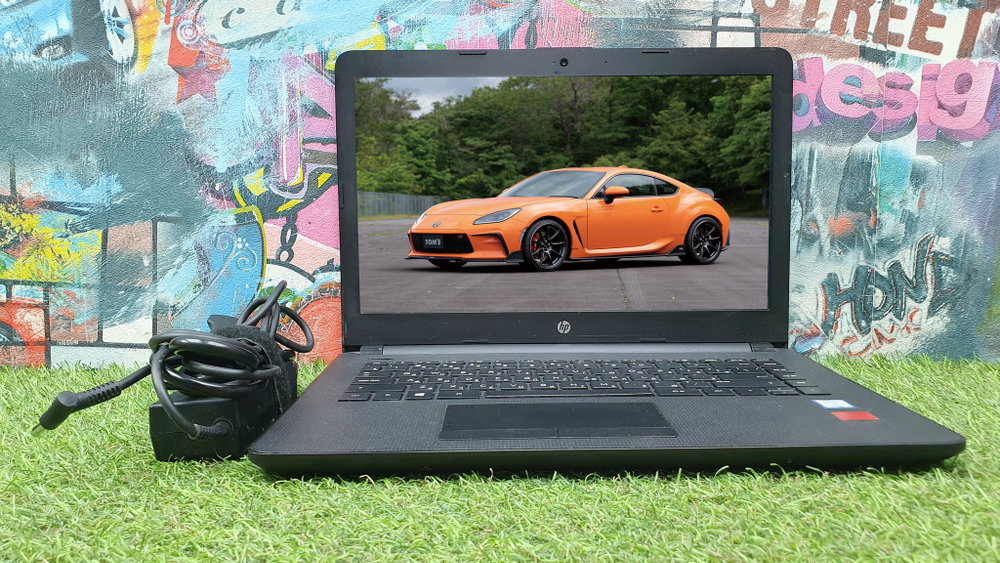 Игровой HP i5-7/8 Gb/Radeon R5 M330 4 Gb/FHD