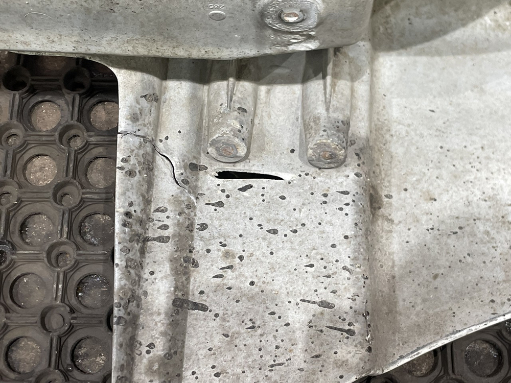 Крыло переднее правое задняя часть