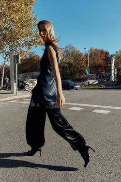 ZARA АТЛАСНОЕ МИНИ-ПЛАТЬЕ С КОНТРАСТНЫМ КРУЖЕВОМ, МОРСКОЙ СИНИЙ