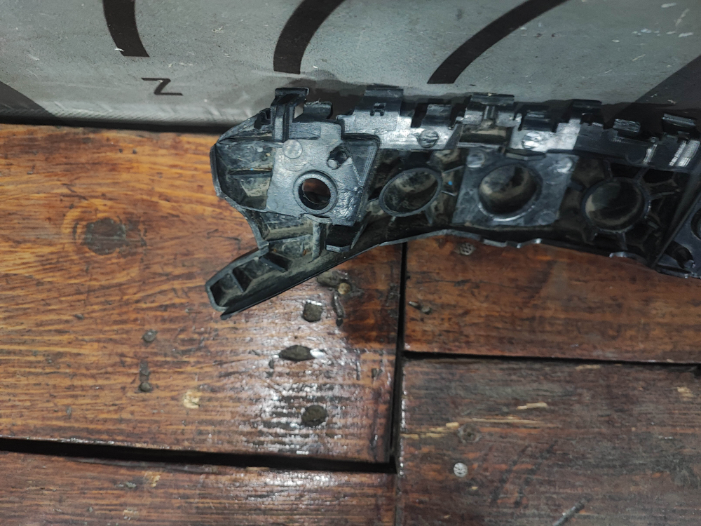 Кронштейн переднего бампера правый Chery Tiggo 8 18-нв Б/У Оригинал 602000027AA