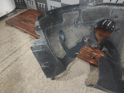 Подкрылок передний правый BMW X1 (F48) 15-нв Б/У Оригинал 51717342176