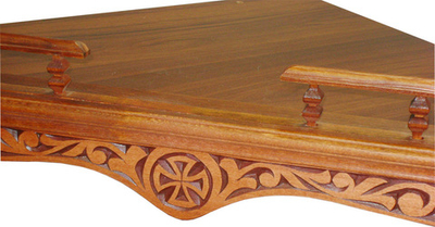 Полка угловая 2-х ярусная с резьбой ручной работы