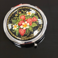 Сувенирное зеркальце с ручной росписью "Земляника"