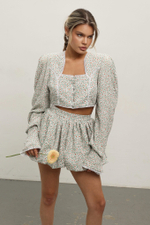 Шорты с зеленым цветочным принтом