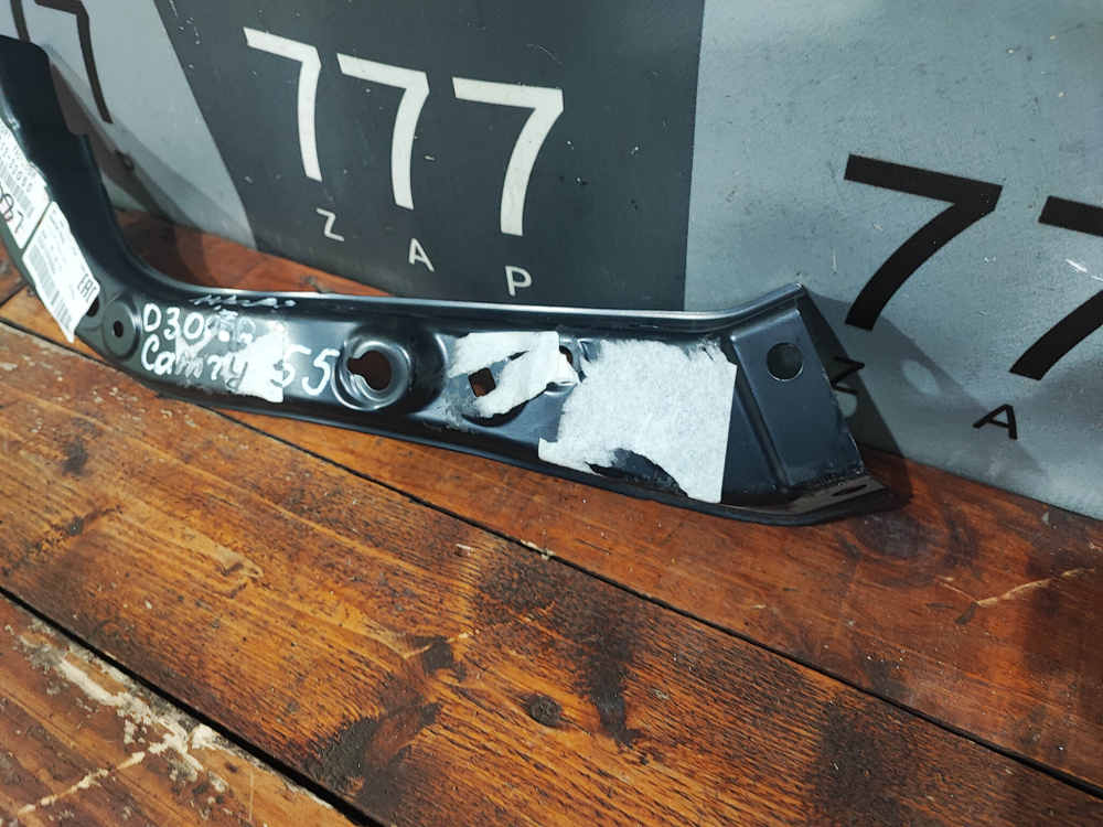 Элемент передней панели Toyota Camry (XV50) Новый Оригинал 5321333050