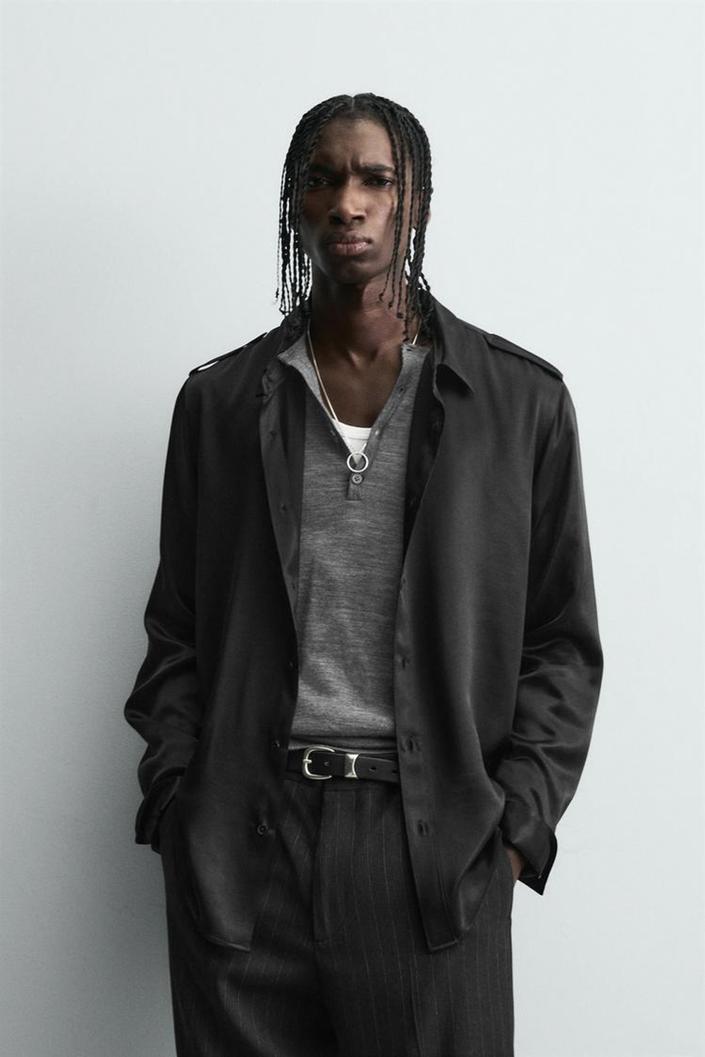 ZARA АТЛАСНАЯ РУБАШКА RELAXED FIT, ЧЕРНЫЙ