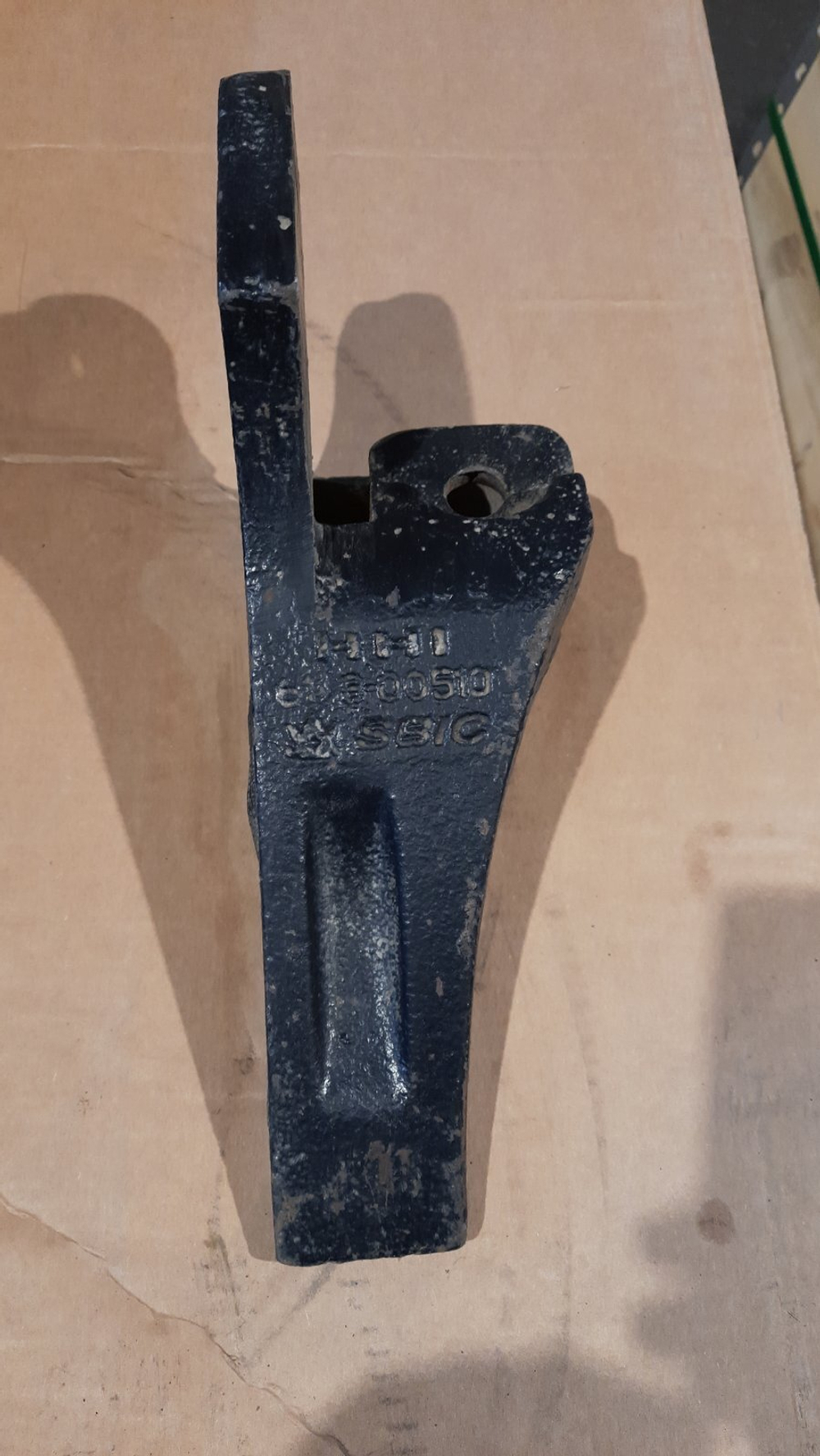 Зуб болтовой 61L8-00510 боковой правый